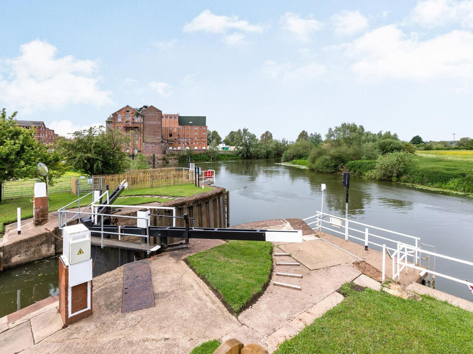 Avon Lock Cottage - Uk34125 Тюксбъри Екстериор снимка